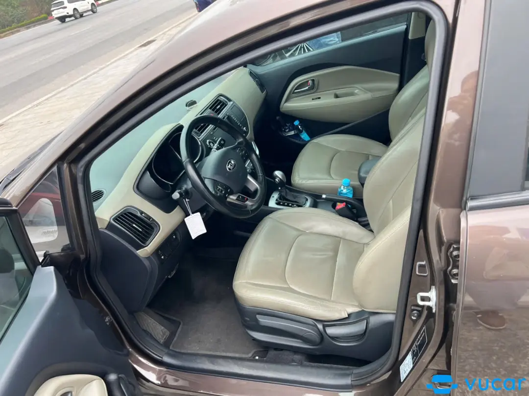 Kia Rio 1.4 AT 2015 - Nội thất 3