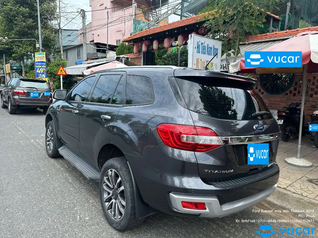 Ảnh xe Ford Everest Titanium 2.0L 4x2 AT 2019 - ảnh 3