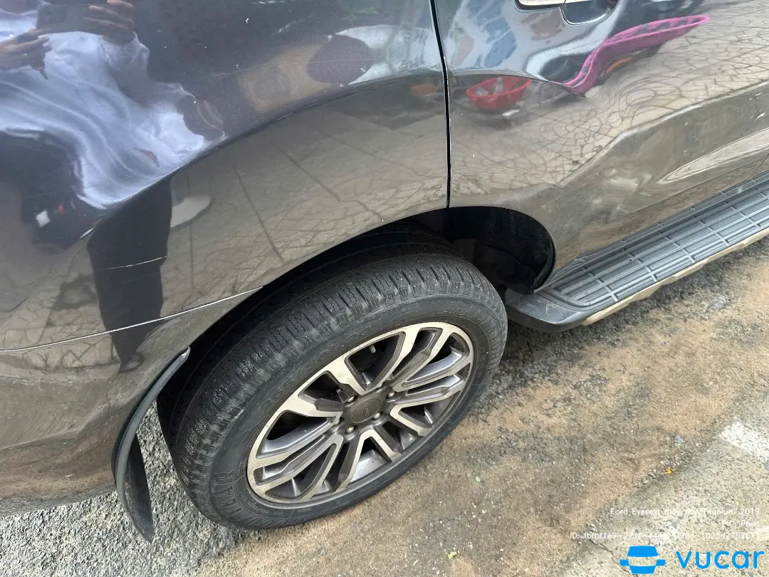 Ảnh xe Ford Everest Titanium 2.0L 4x2 AT 2019 - ảnh 6