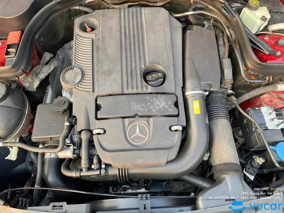 Mercedes C class C200 2012 - Khoang động cơ 1