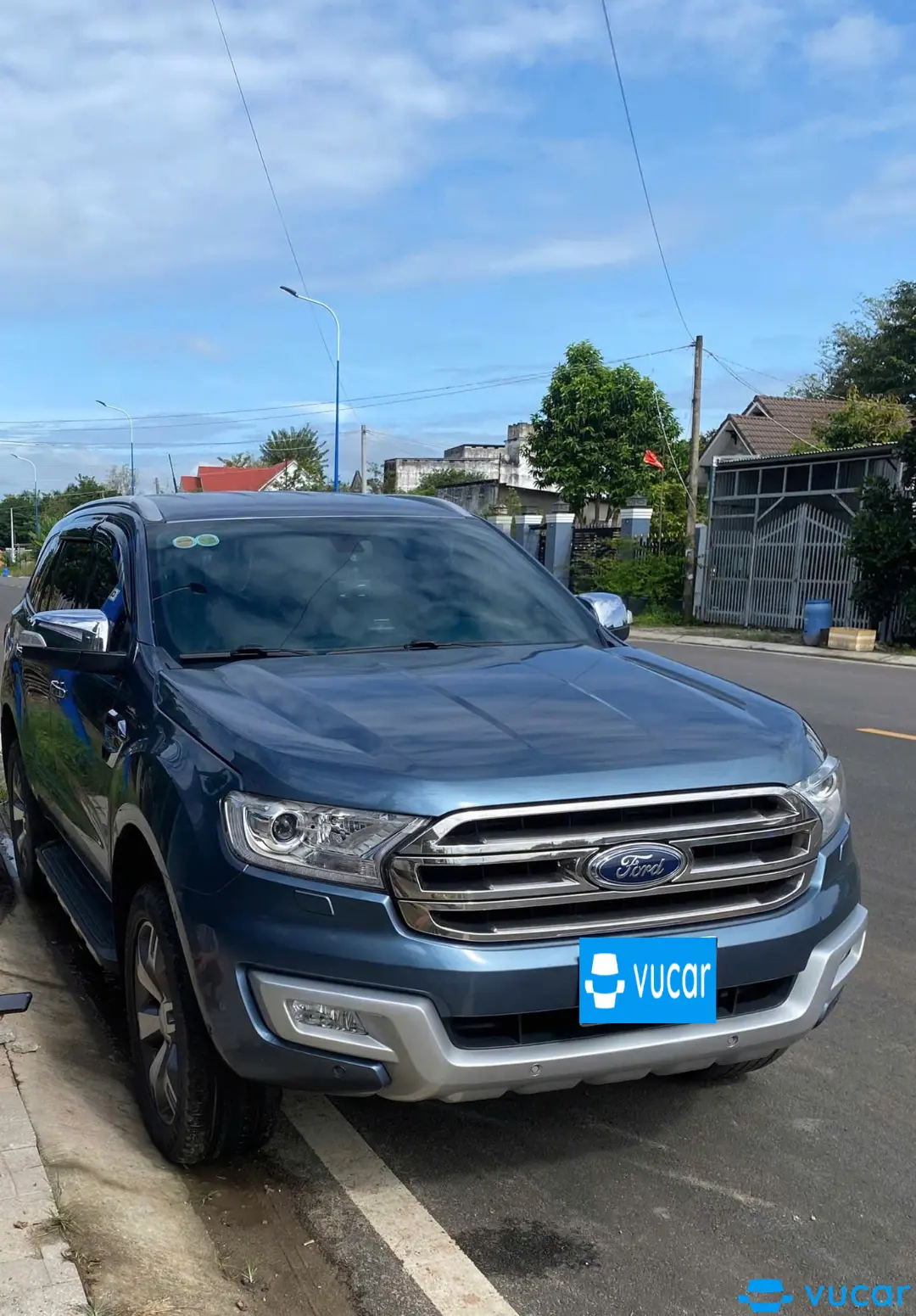 Ảnh xe Ford Everest Titanium 2.2L 4x2 AT 2016