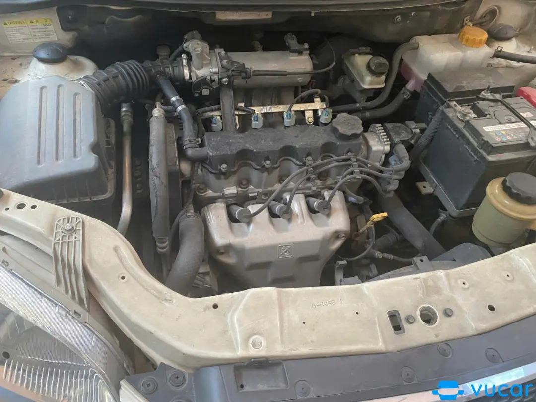 chevrolet aveo 2014 - Khoang động cơ 1