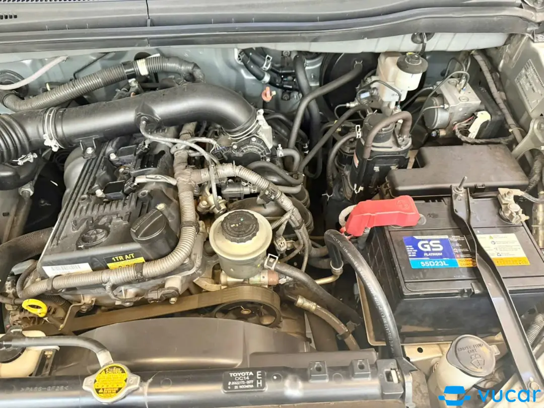 Toyota Innova 2.0G 2015 - Khoang động cơ 2
