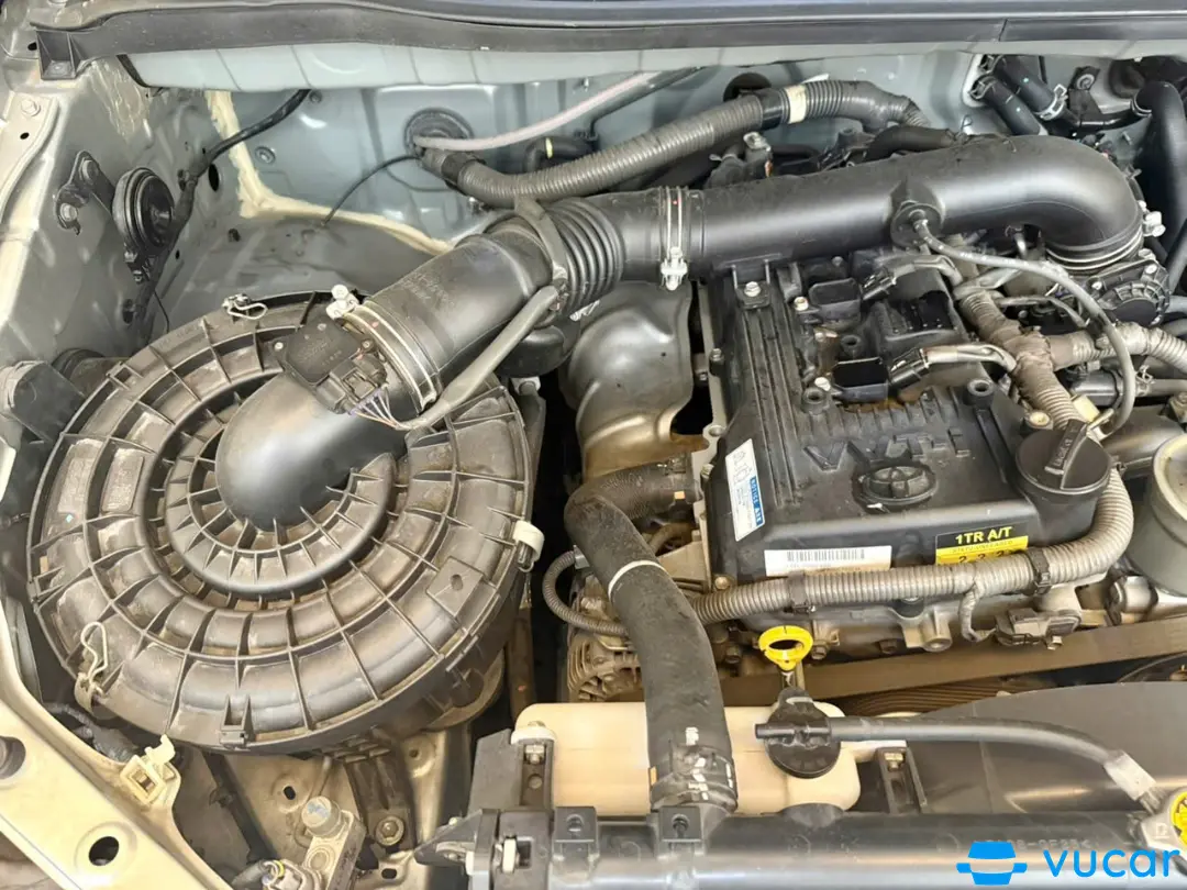 Toyota Innova 2.0G 2015 - Khoang động cơ 3
