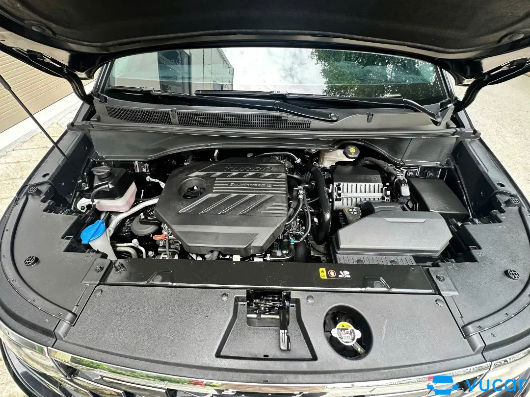 Hyundai Custin Cao Cấp 2.0 2024 - Khoang động cơ 1