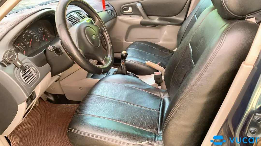 Ford Laser 2004  - Nội thất 1