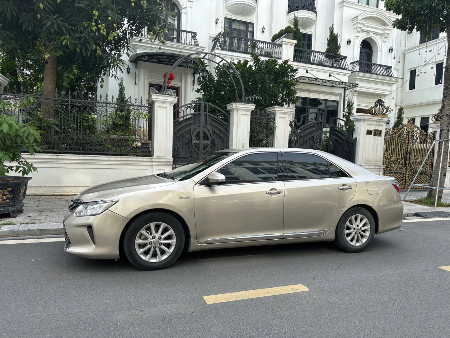 Ảnh xe Toyota Camry 2.0 2015