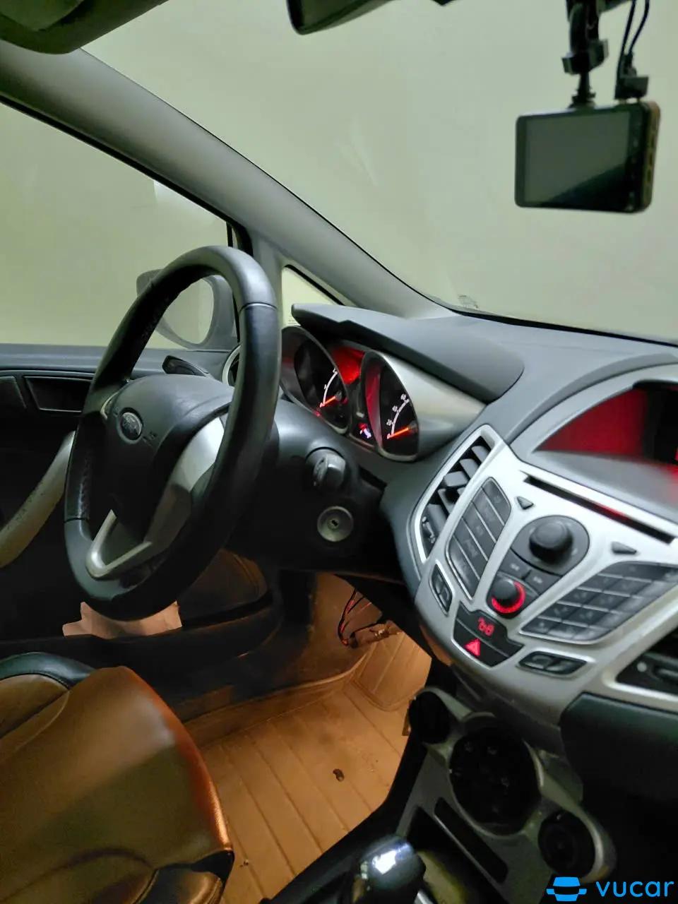 Cần bán xe ford fiesta 2013 mầu trăngd - Nội thất 1