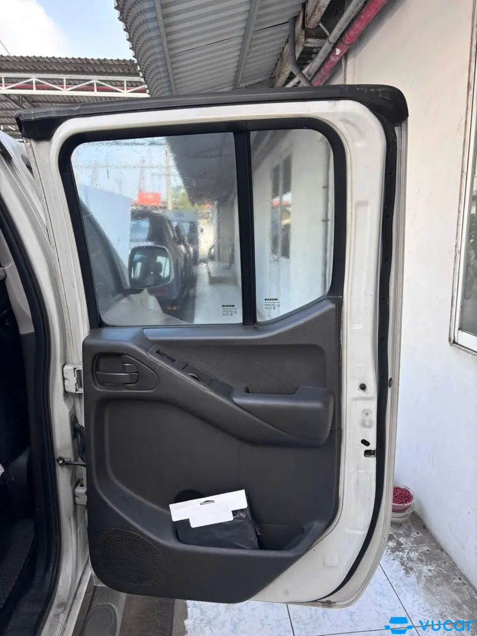 Nissan Navara LE 2.5MT 4WD 2011 - Nội thất 3