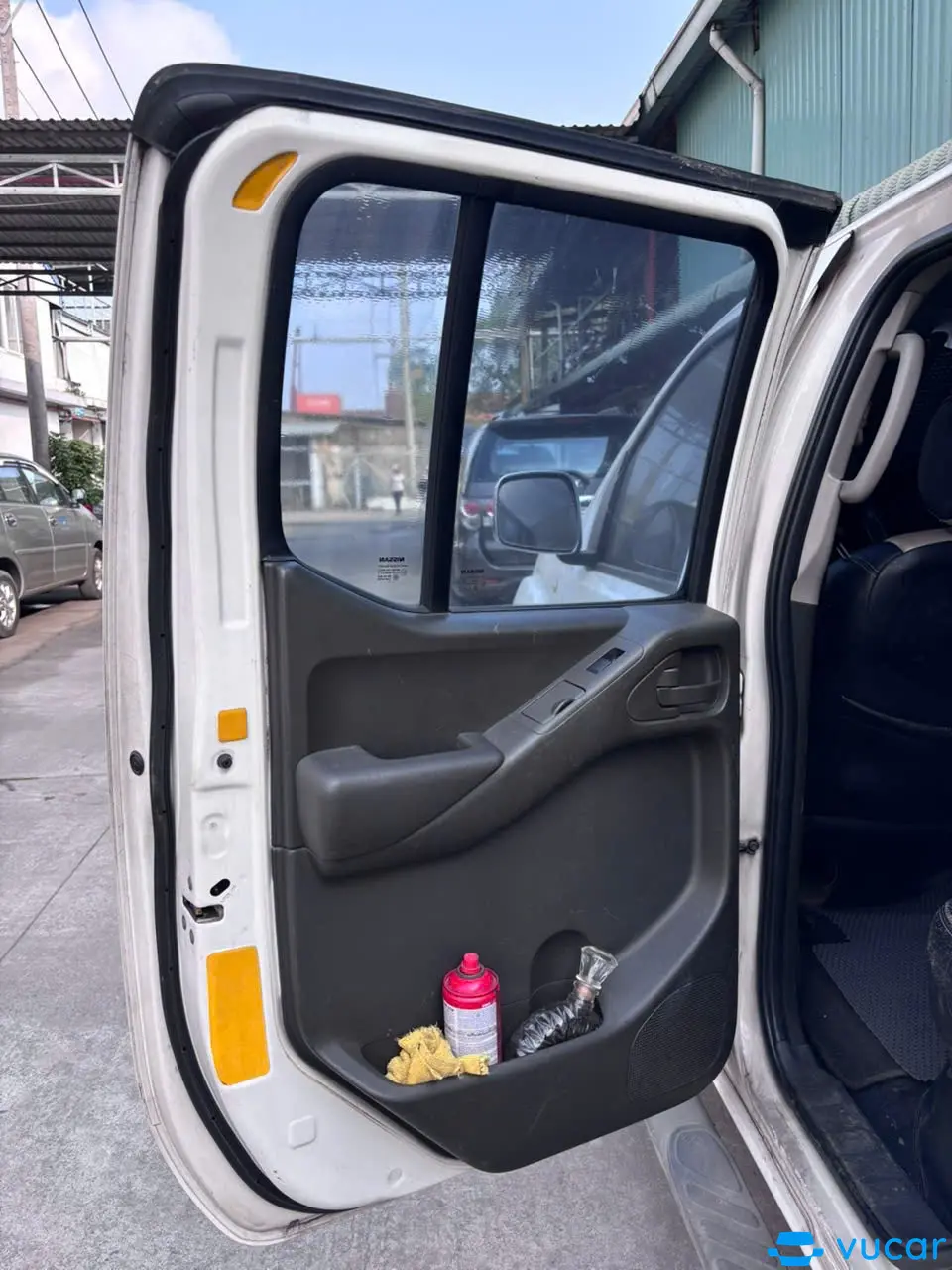 Nissan Navara LE 2.5MT 4WD 2011 - Nội thất 2