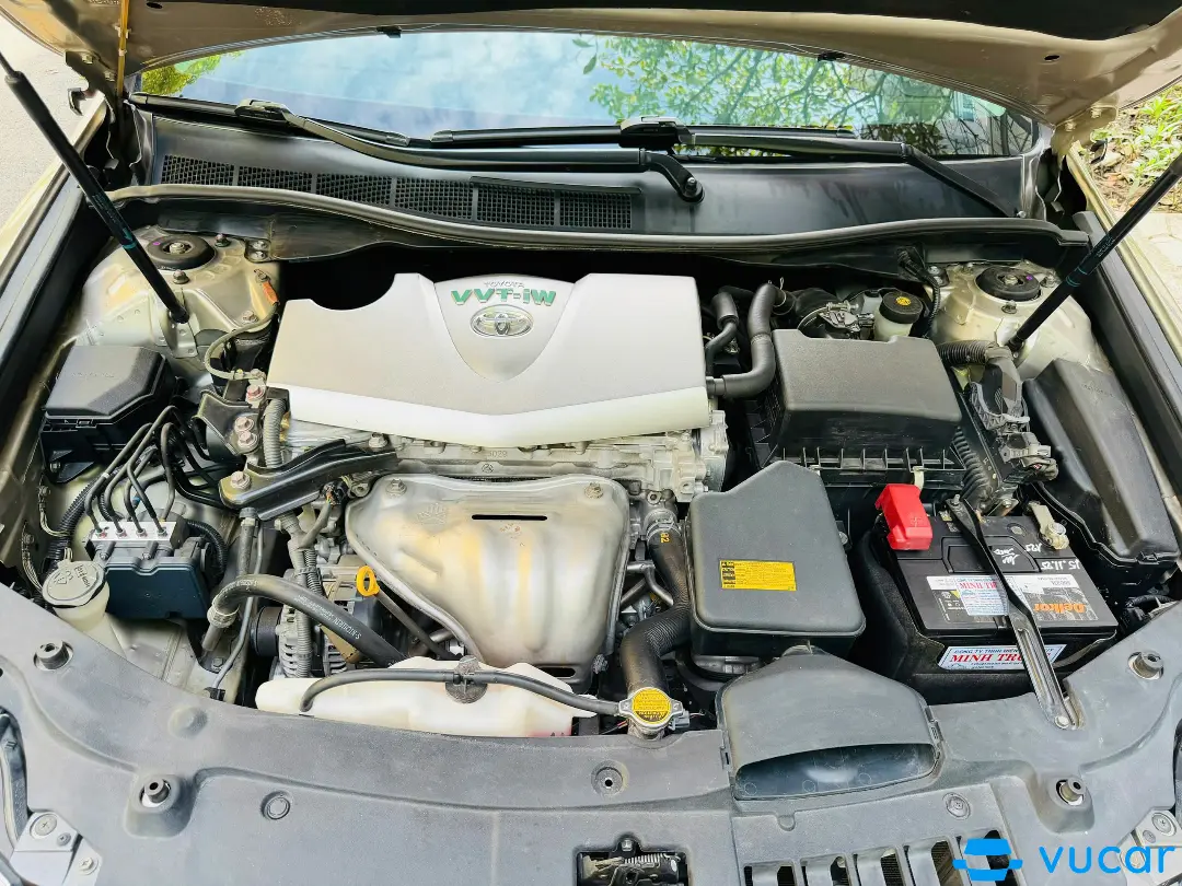 Toyota Camry 2016 2.0 - Khoang động cơ 2