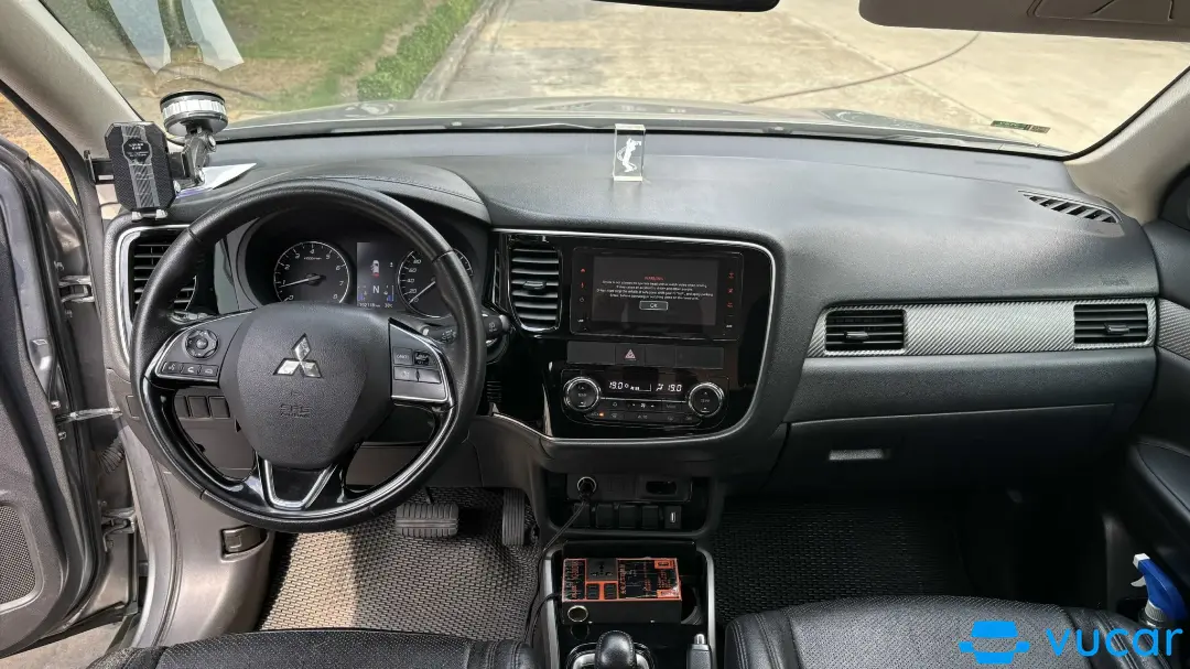 Mitsubishi Outlander 2.0 CVT 2019 - Nội thất 12