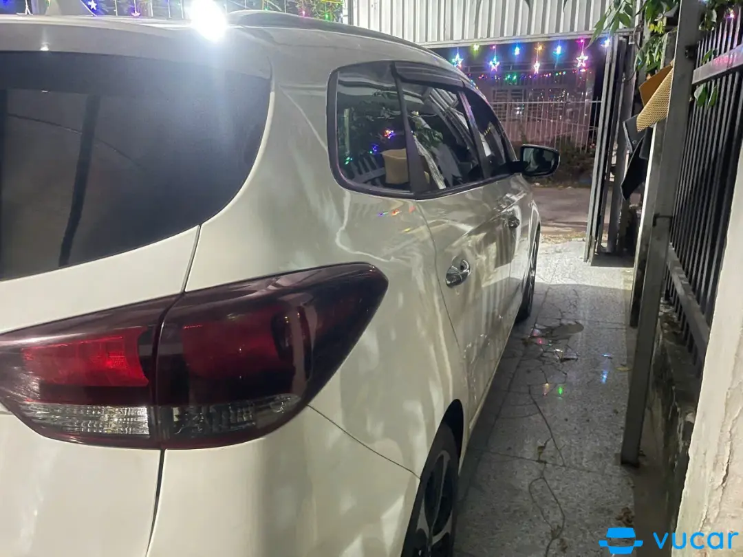 Kia Rondo 2.0 MT 2017 - Ngoại thất 3