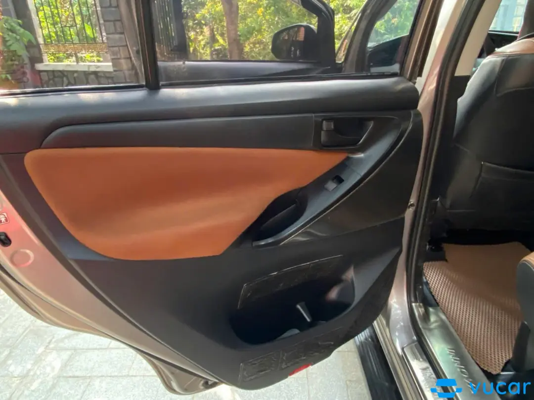 Toyota Innova 2.0E 2017 - Nội thất 11