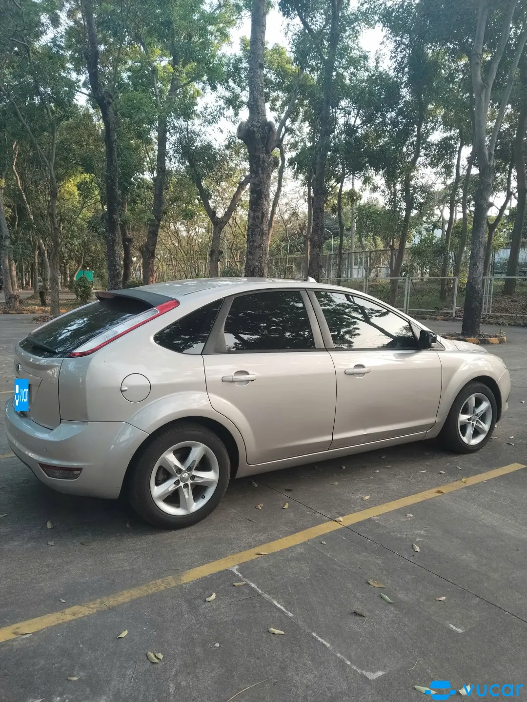 Ford Focus 1.8 AT 2011 - Ngoại thất 3