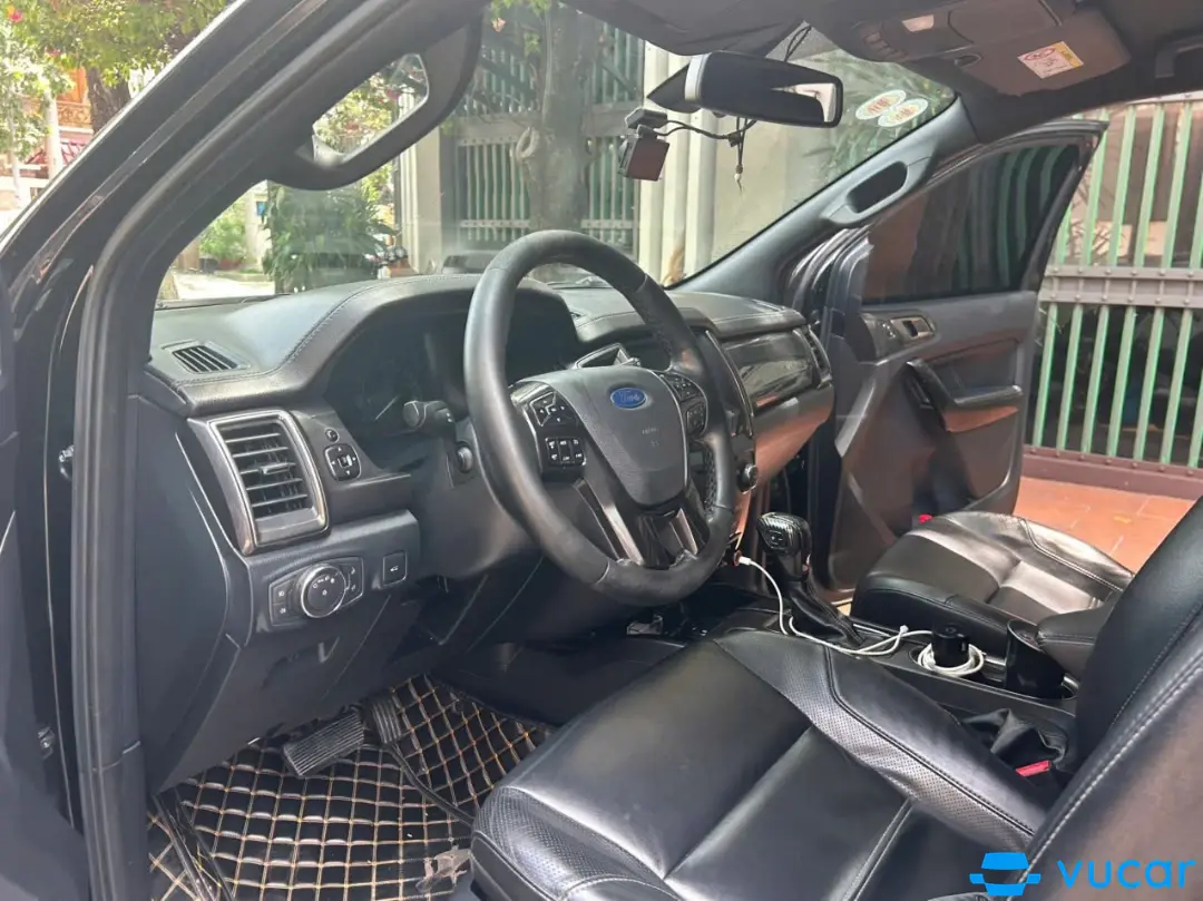 Ford Everest Titanium 2.0L 4x2 AT 2019 - Nội thất 5