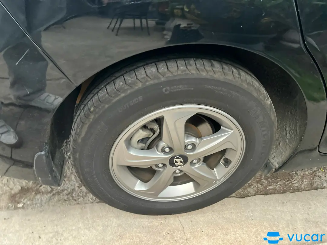 Hyundai Elantra 1.6 MT 2017 - Ngoại thất 8