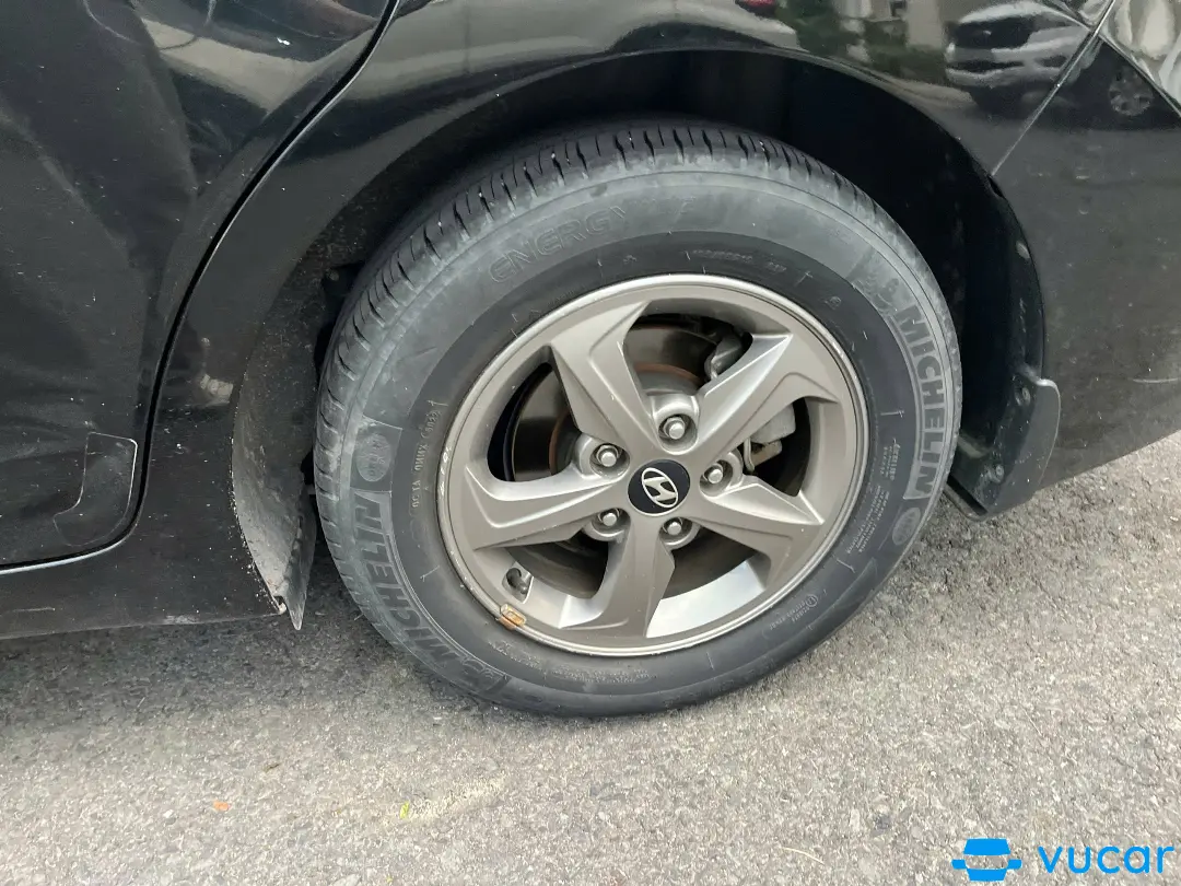 Hyundai Elantra 1.6 MT 2017 - Ngoại thất 6
