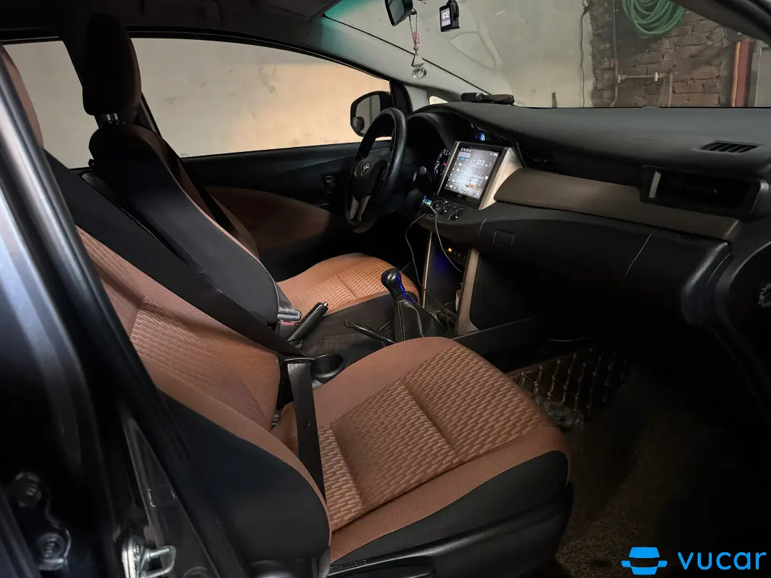 Toyota Innova 2.0E 2018 - Nội thất 1