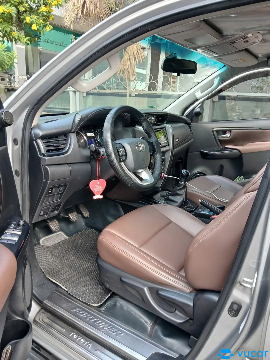 Toyota Fortuner 2018 2.4G 4x2 MT - Nội thất 1