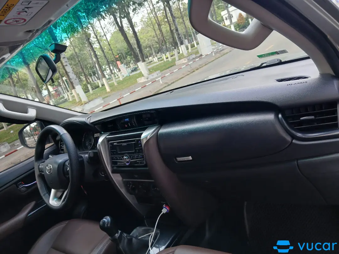 Toyota Fortuner 2018 2.4G 4x2 MT - Nội thất 5