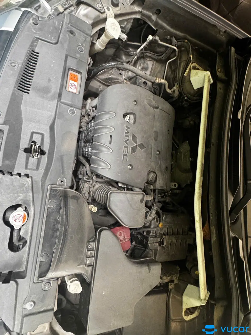 Mitsubishi Outlander 2.0 CVT 2018 - Khoang động cơ 1