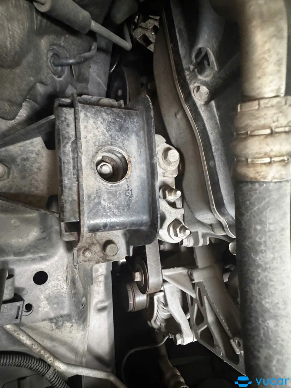 Mitsubishi Outlander 2.0 CVT 2018 - Khoang động cơ 2