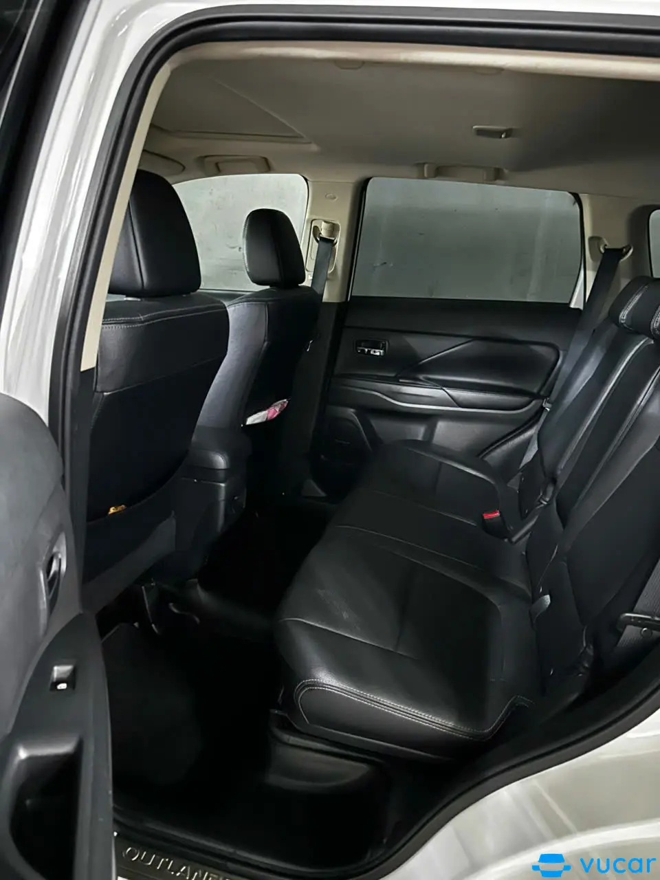 Mitsubishi Outlander bản đặc biệt 4x4 2019 - Nội thất 2