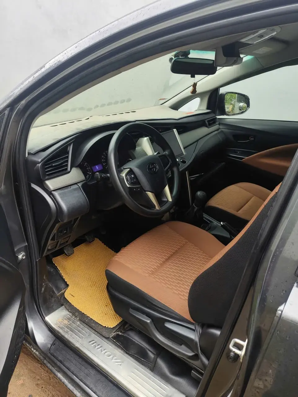 Toyota Innova 2.0 E 2017 - Nội thất 1