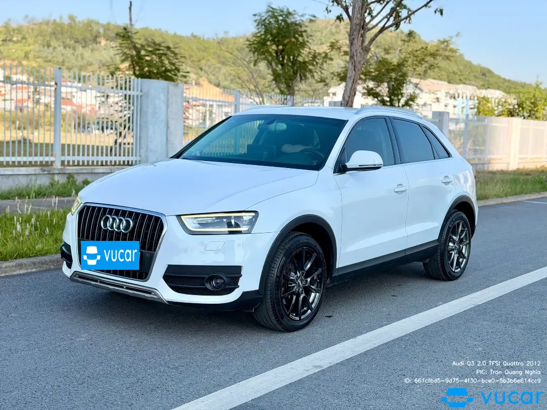 Audi Q3 2.0 TFSI Quattro 2012 - Ngoại thất 1
