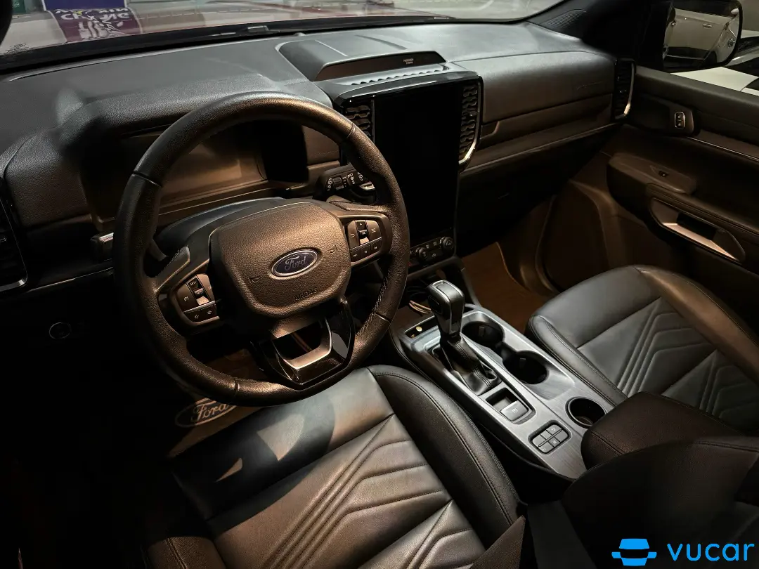 Ford Everest Titanium 2.0L 4x2 AT 2022 - Nội thất 1