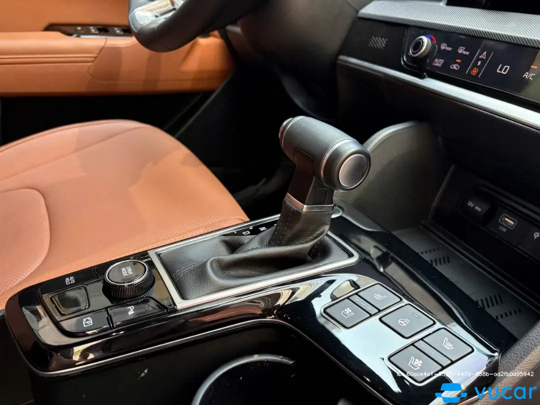 Kia Sportage 2.0 Signature Xăng 2025 - Nội thất 3