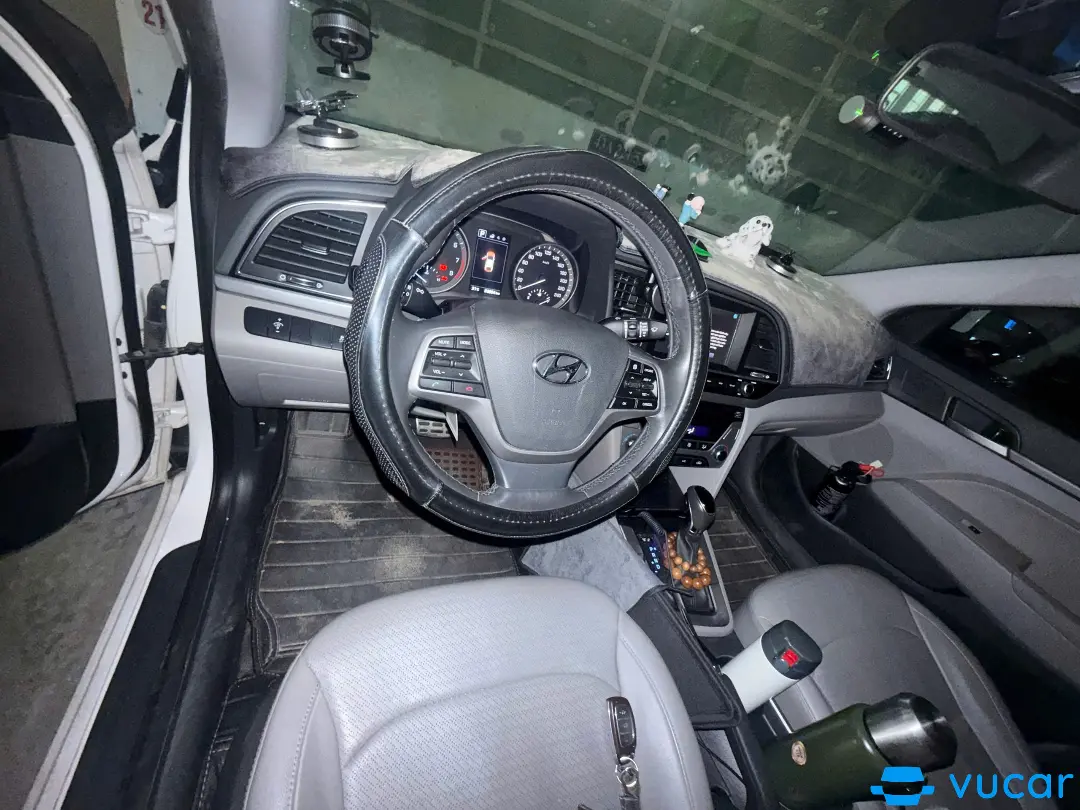 Hyundai Elantra 2.0 AT 2016 - Nội thất 2