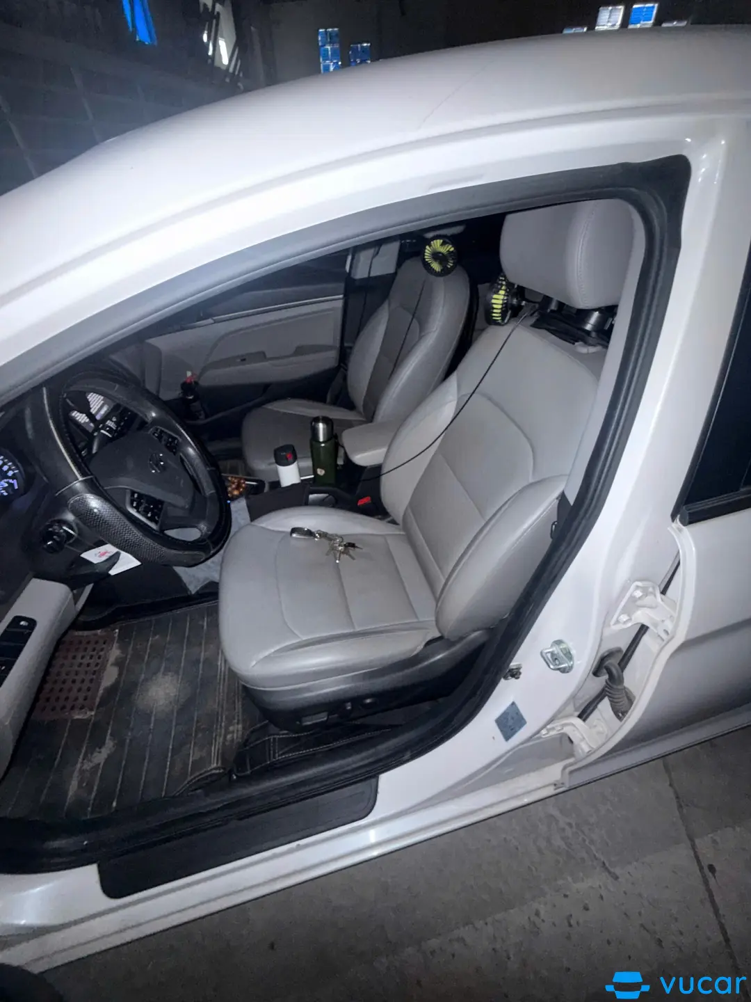 Hyundai Elantra 2.0 AT 2016 - Nội thất 7