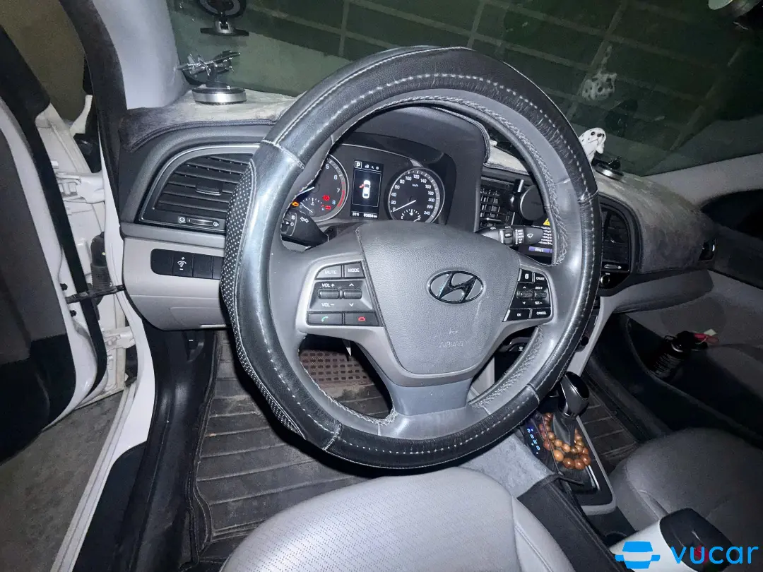 Hyundai Elantra 2.0 AT 2016 - Nội thất 5