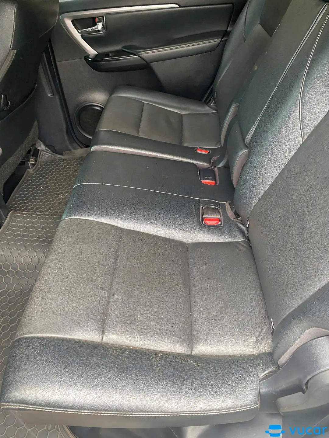 Toyota Fortuner 2.4L 4x2 AT 2022 - Nội thất 8