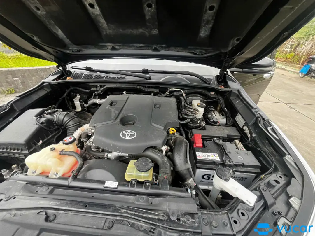 Toyota Fortuner 2.4L 4x2 AT 2022 - Khoang động cơ 1