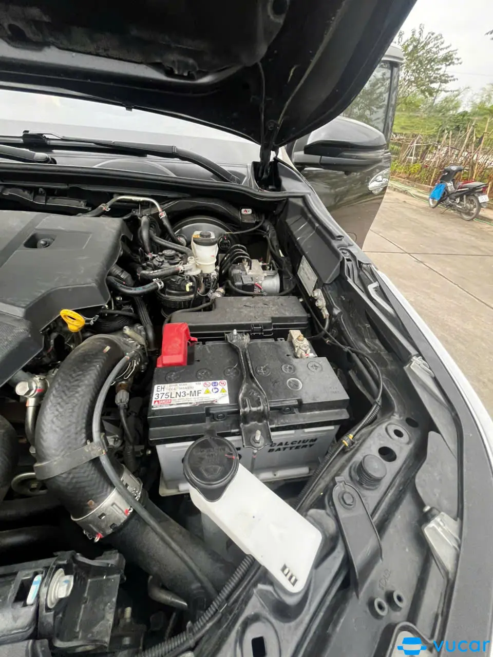 Toyota Fortuner 2.4L 4x2 AT 2022 - Khoang động cơ 2