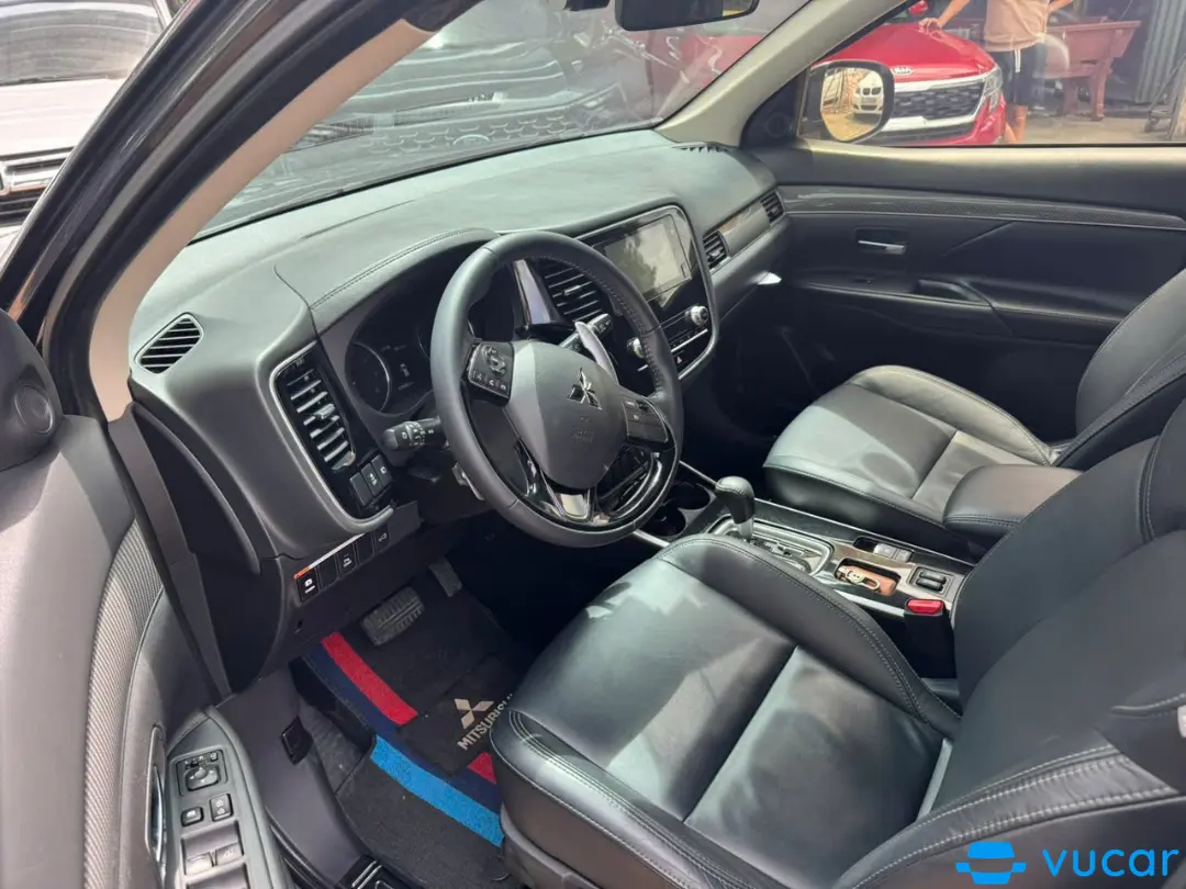 Mitsubishi Outlander 2.0 CVT Premium 2020 - Nội thất 1