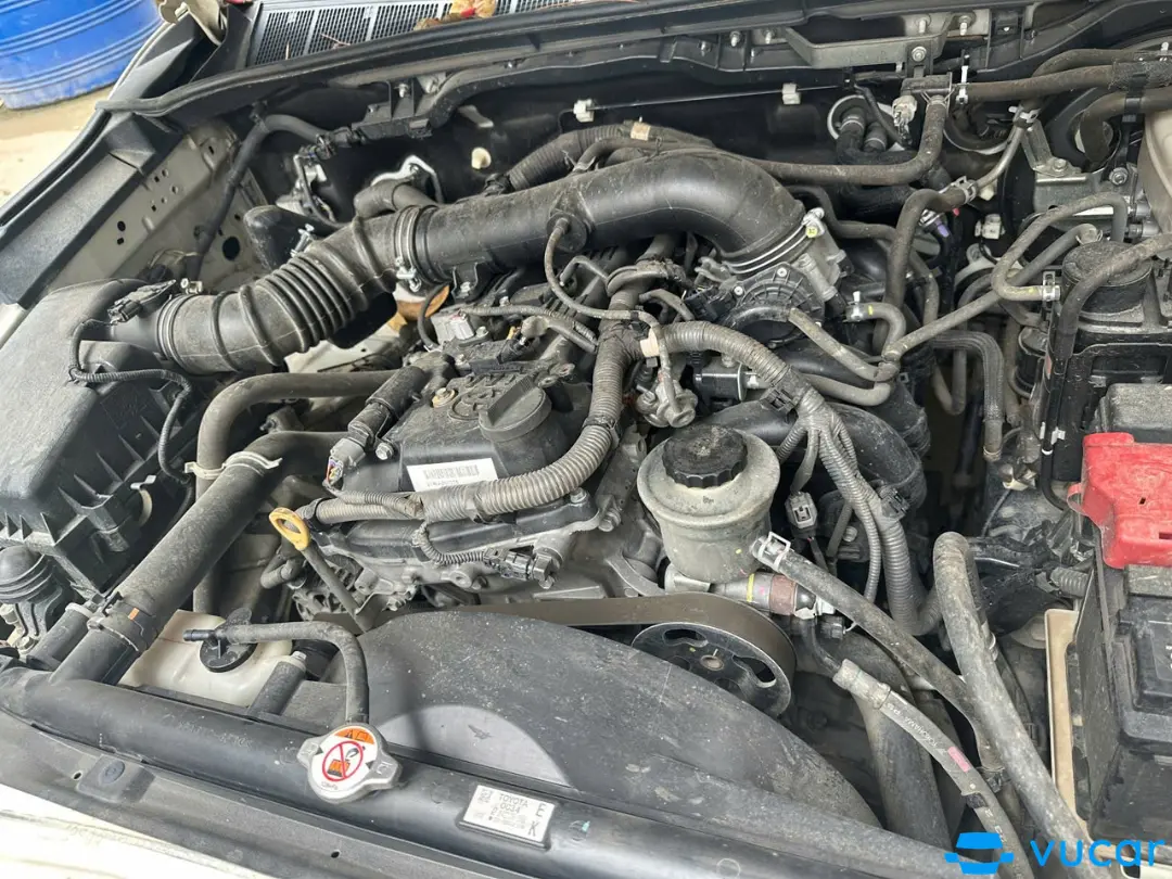 Toyota Fortuner 2.7V 4x2 AT 2017 - Khoang động cơ 4