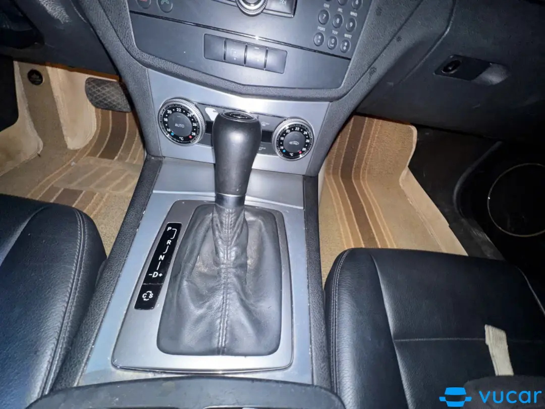 Mercedes-Benz C-Class C230 2009  - Nội thất 2