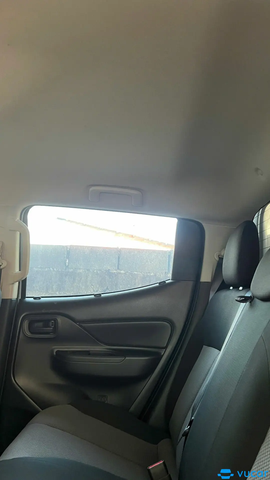 Mitsubishi Triton 4x2 AT 2022 - Nội thất 6