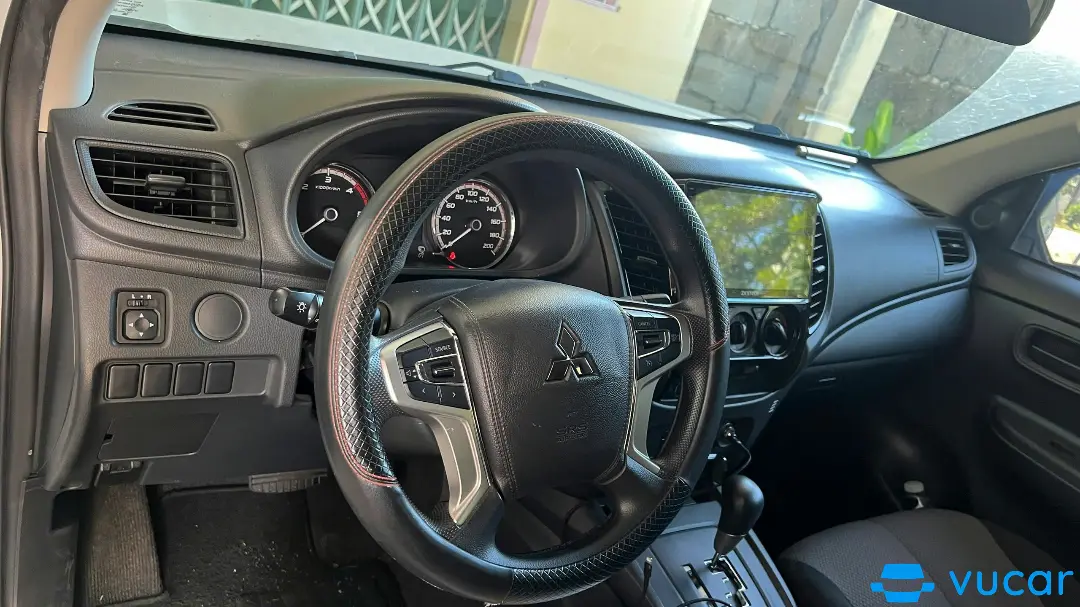 Mitsubishi Triton 4x2 AT 2022 - Nội thất 8