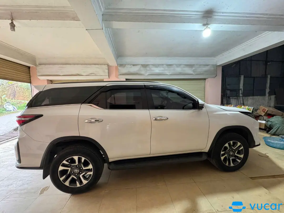 Tyota Legender 4x4 2021 - Ngoại thất 4