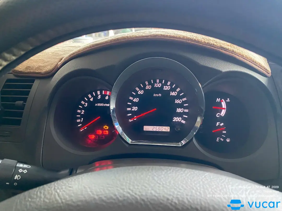 Toyota Fortuner 2.7V 4x4 AT 2009 - Nội thất 7