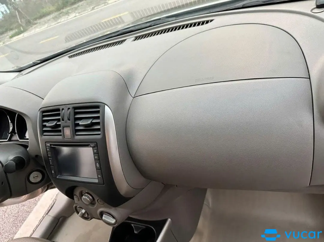 Nissan Sunny XV 2014 - Nội thất 1
