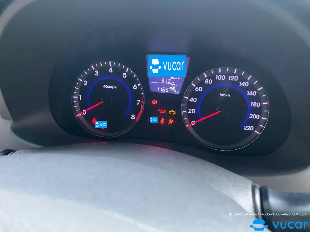 Hyundai Accent 1.4 AT 2014 - Nội thất 5
