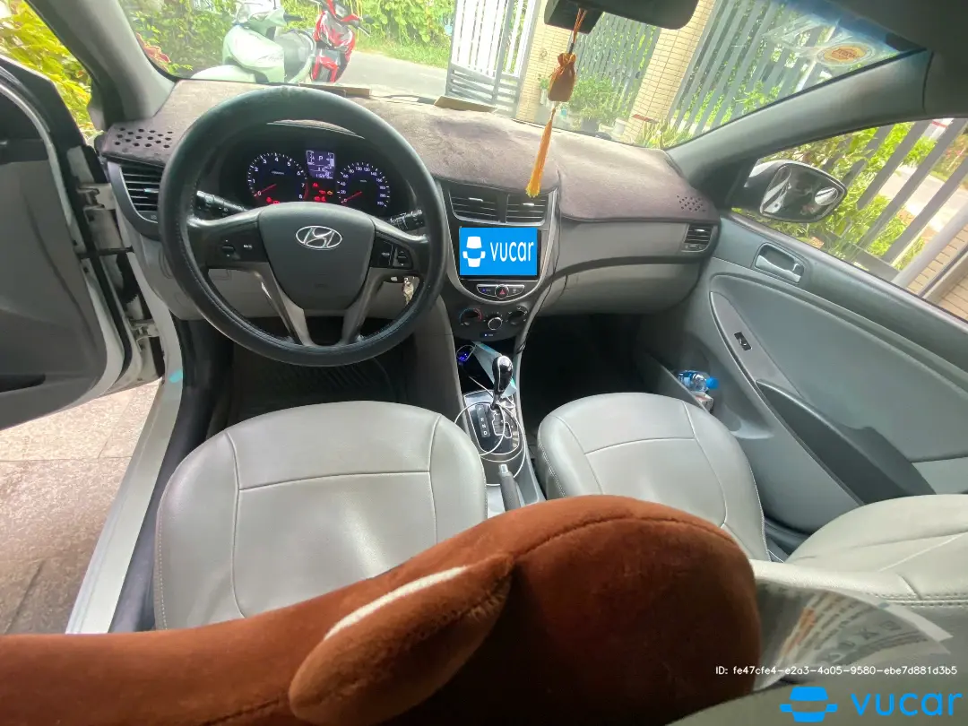 Hyundai Accent 1.4 AT 2014 - Nội thất 6