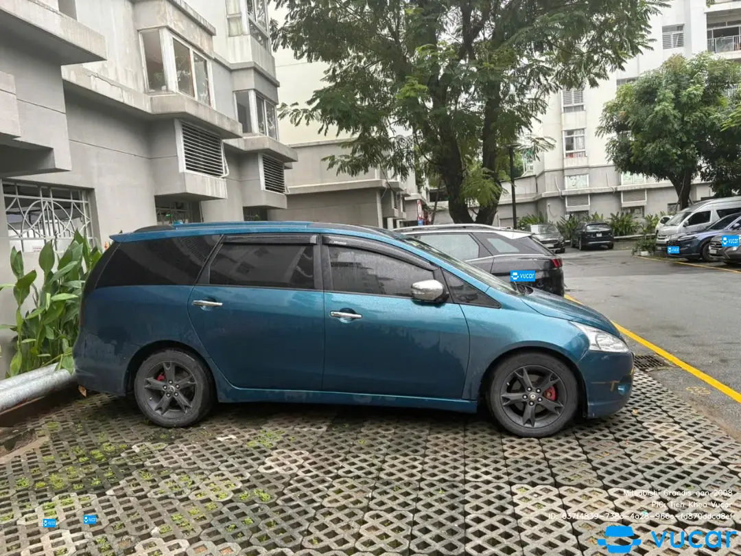 Mitsubishi Grandis gần 2008