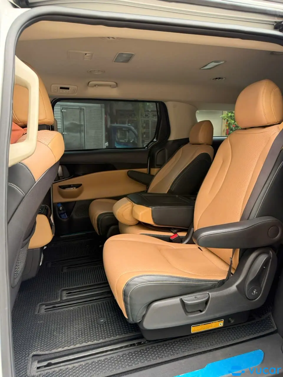 Kia Carnival 2.2D Luxury 2022 - Nội thất 1